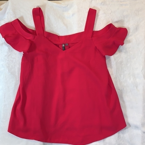 Kut from the Kloth women’s med top bright pink cold shoulder ruffle sleeve EUC - Picture 5 of 6